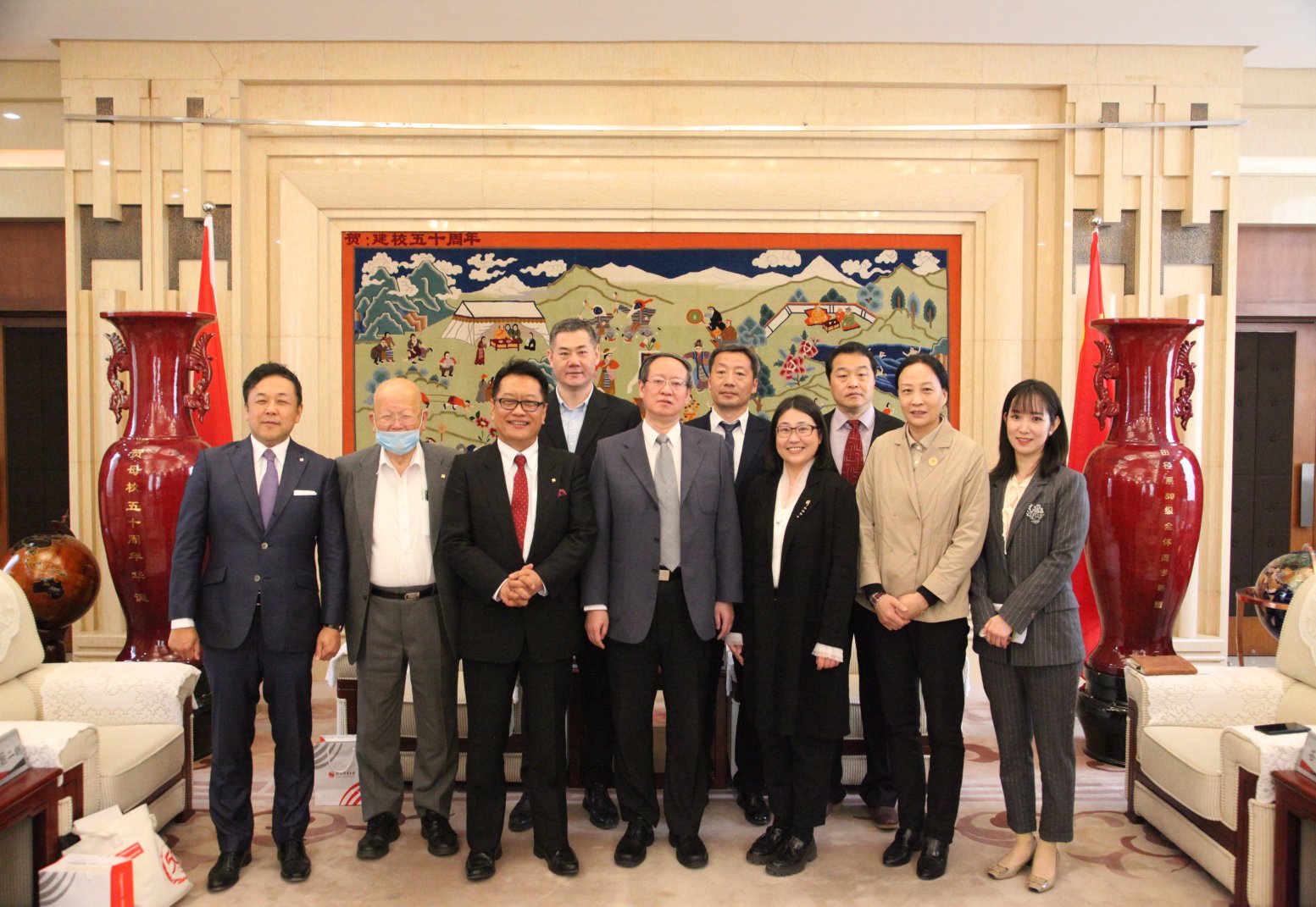 2ad2a1a2fff640d5b8dc2956276f0841